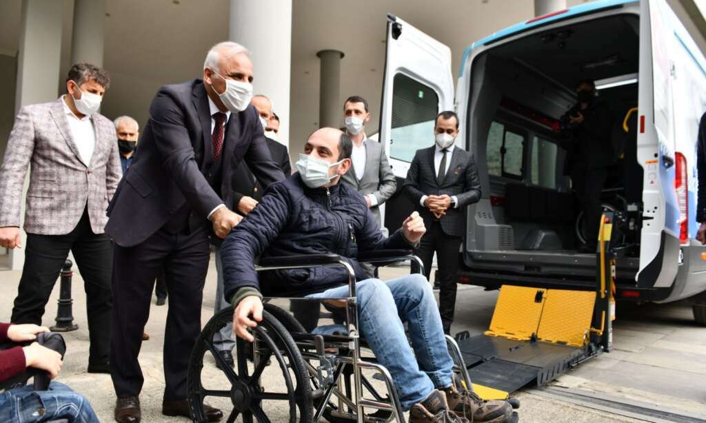 Başkan Zorluoğlu’dan Engelsiz Taksi Engelleri Aşıyor