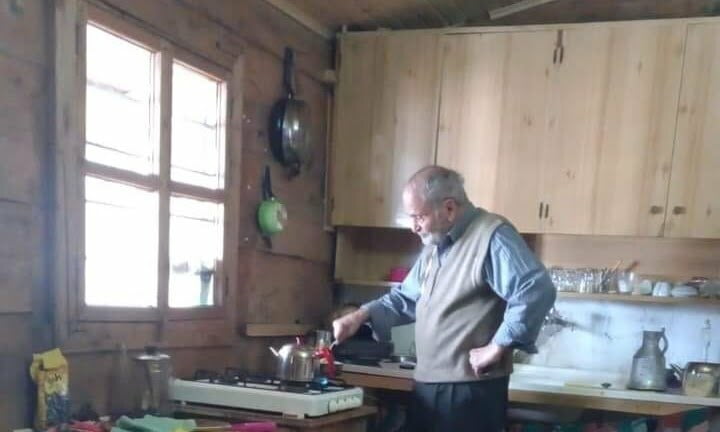 Taşlıgedik Mahallesinden Nihat Çolak vefat etti.