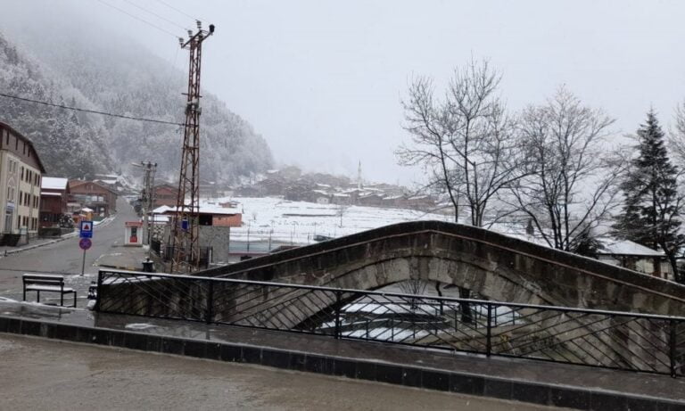 Uzungöl’de Nisan ayında kar yağdı!