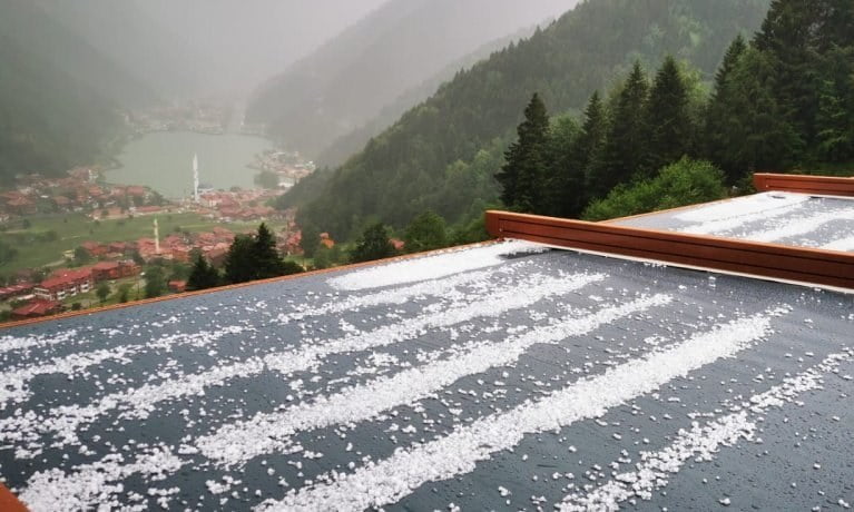 Uzungöl’e Haziran’da dolu sürprizi