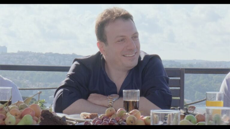 Onay Şahin – Çaykara Sallanıyor