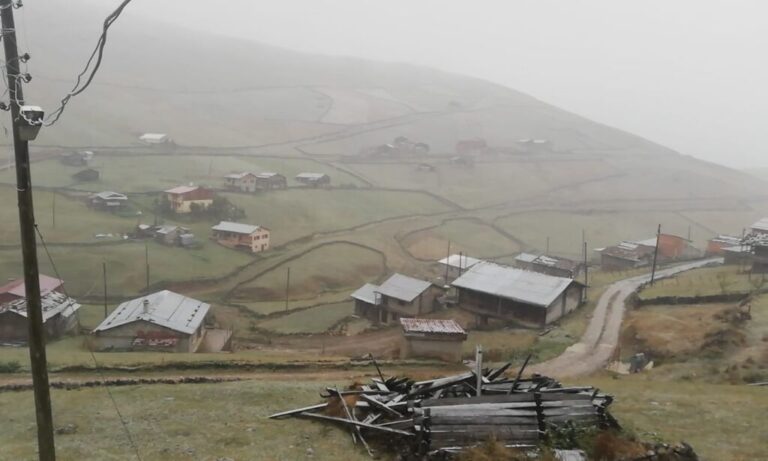 Çaykara’nın Yaylalarına yılın ilk karı düştü