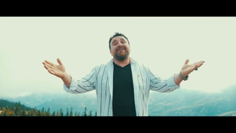 Sinan Sami- Seninde Bir Gün Yüreğin Yanar