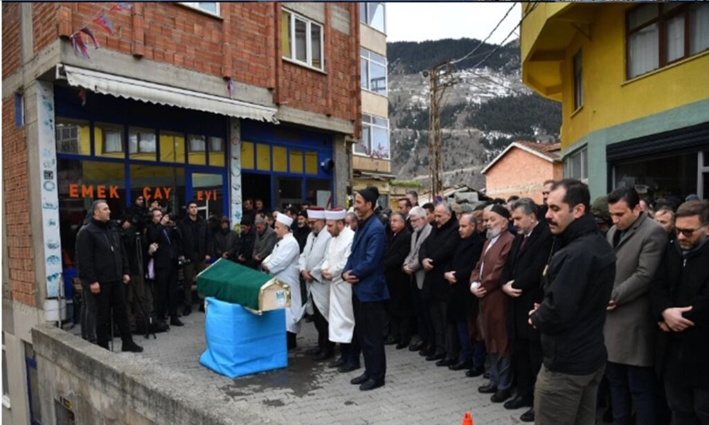 TBMM Genel Sekreteri Kumbuzoğlu babasına son görev 2