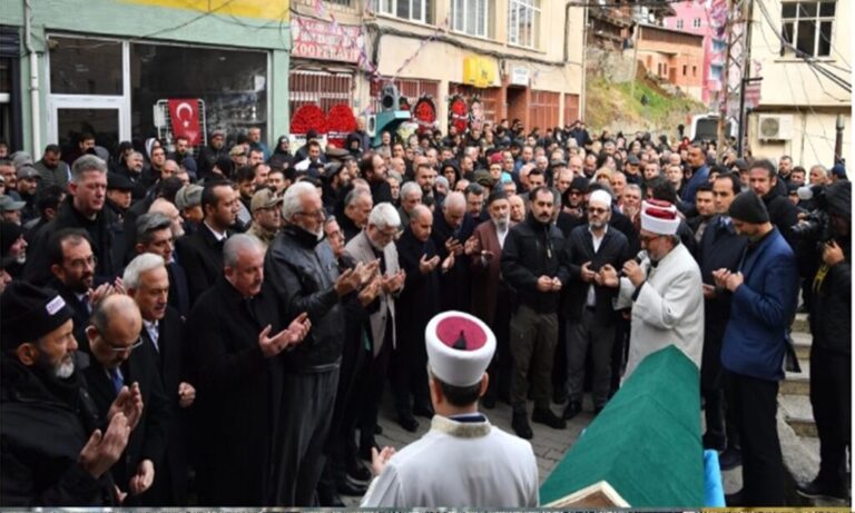 TBMM Genel Sekreteri Kumbuzoğlu babasına son görev