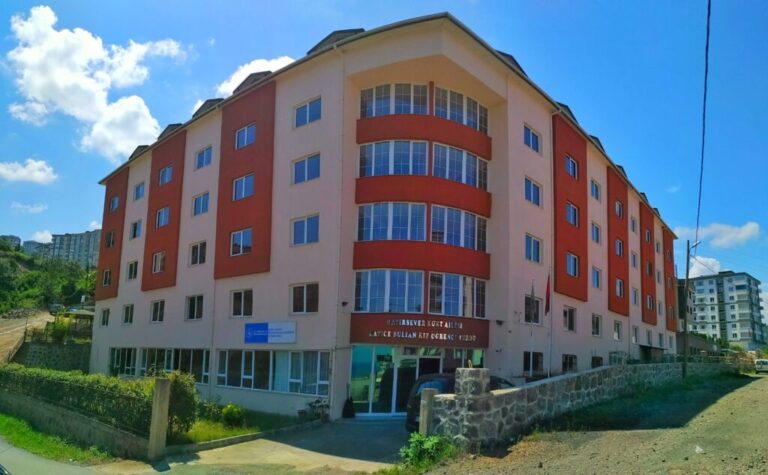 Çay Der kız Öğrenci yurdunu Depremzedelere açtı