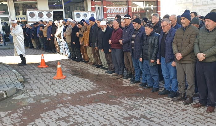 Depremde hayatını kaybedenler için gıyabi cenaze namazı kılındı