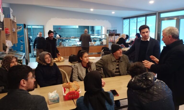 Kaymakam ve Belediye Başkanı Depremzedeleri Uzungöl ‘de ziyaret ettiler