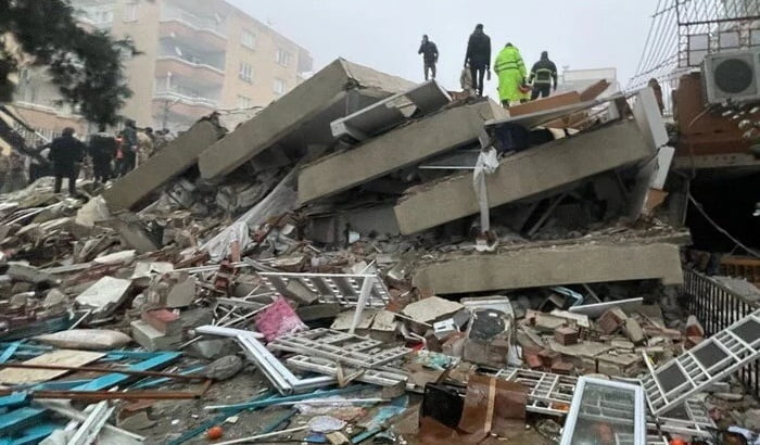 Türkiye deprem ile sarsıldı