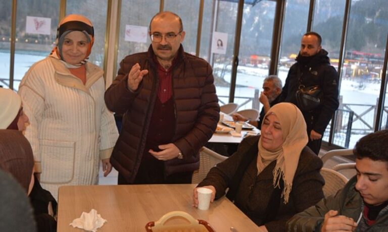 Vali Ustaoğlu Uzungöl’de depremzedeleri ziyaret etti