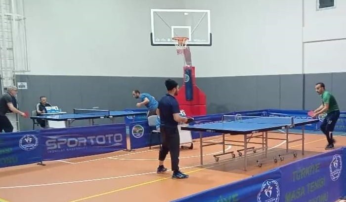 Kurumlar arası masa tenisi turnuvasının şampiyonu Çaykara müftülüğü oldu.