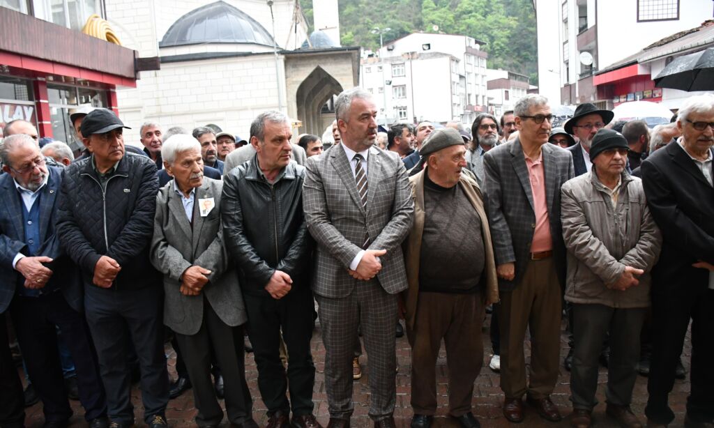 CHP Çaykara İlçe Başkanı Sarı’yı binlerce kişi son yolculuğuna uğurladı