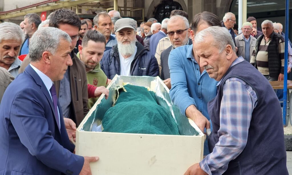 Taşkıran Mahallesinden vefat eden Hamit Erdoğan dualarla uğurlandı 4