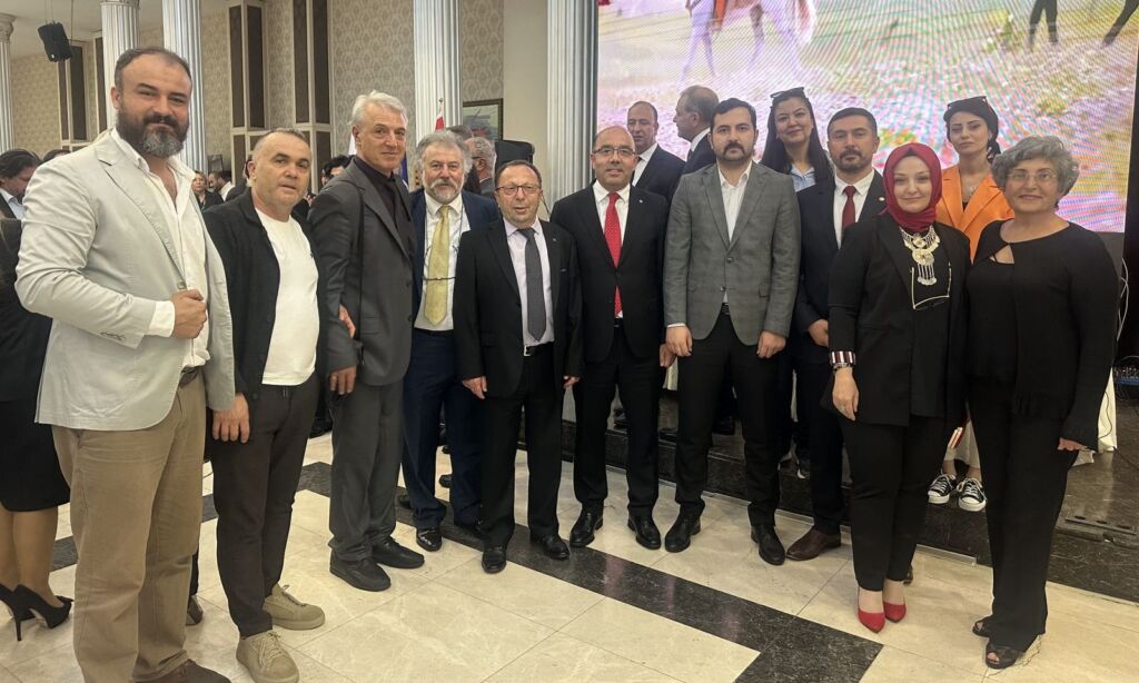 Çaykaralı Profesör Türk Dünyası Kızıl Elma Üstün Hizmet Ödülü Aldı