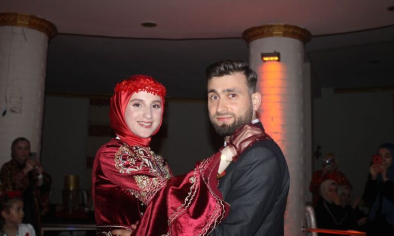 Esma Dilmaç ile Onur Şahin’in Kına merasimi yapıldı