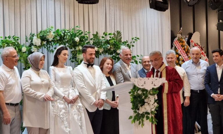 Protokolü bir araya getiren düğün merasimi