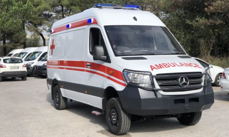 Çaykara Dernekpazarı yolunda kaza