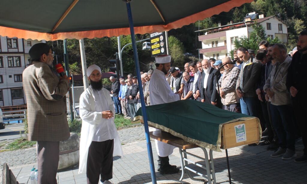 Fatma Şahin Dualarla Uğurlandı