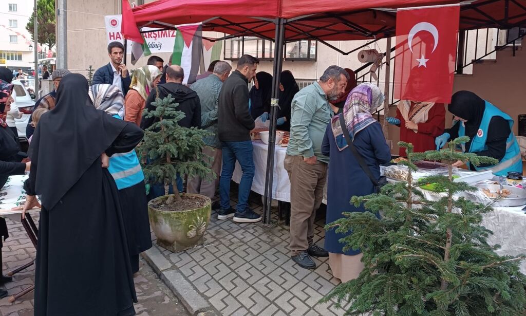 Filistin’e Destek için Çaykara’da hayır Çarşısı Açıldı. 3