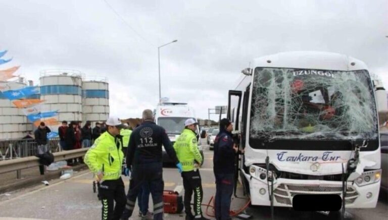 Çaykaraspor maçına giderken kaza yaptılar