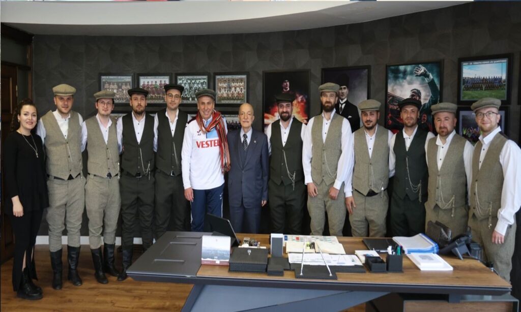 Caykarali Profesor Orhan Durgundan Trabzonspor Da Avci Ya Anlamli Ziyaret