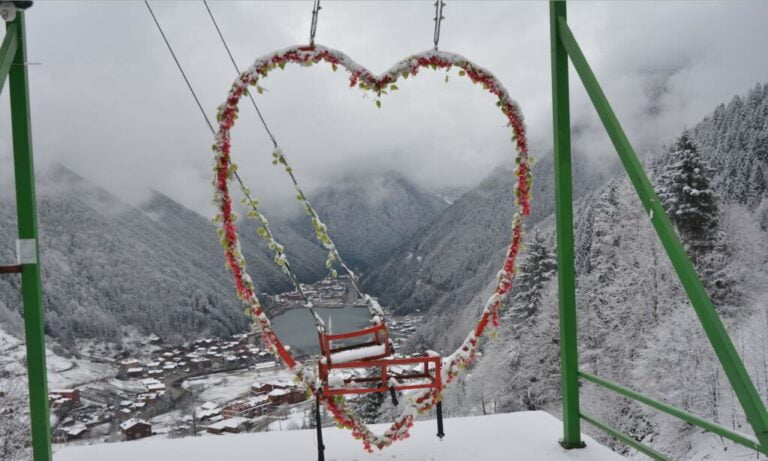 Çaykara’nın yüksek kesimleri beyaza büründü