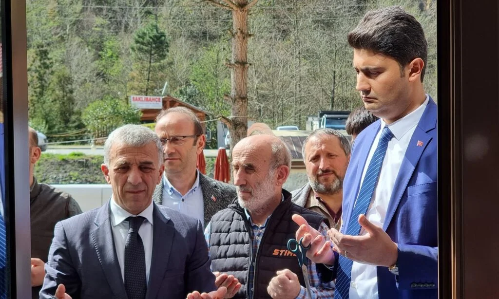 Caykarada Yeni Giyim Ve Ayakkabi Magazasi Acildi 10