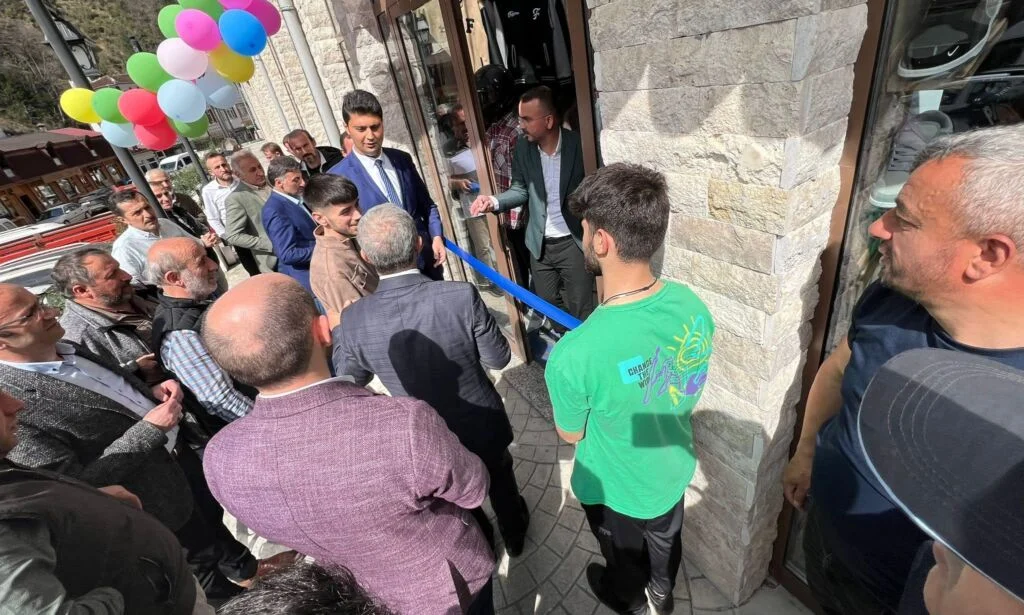 Caykarada Yeni Giyim Ve Ayakkabi Magazasi Acildi 3