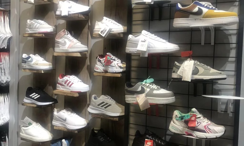 Caykarada Yeni Giyim Ve Ayakkabi Magazasi Acildi 5