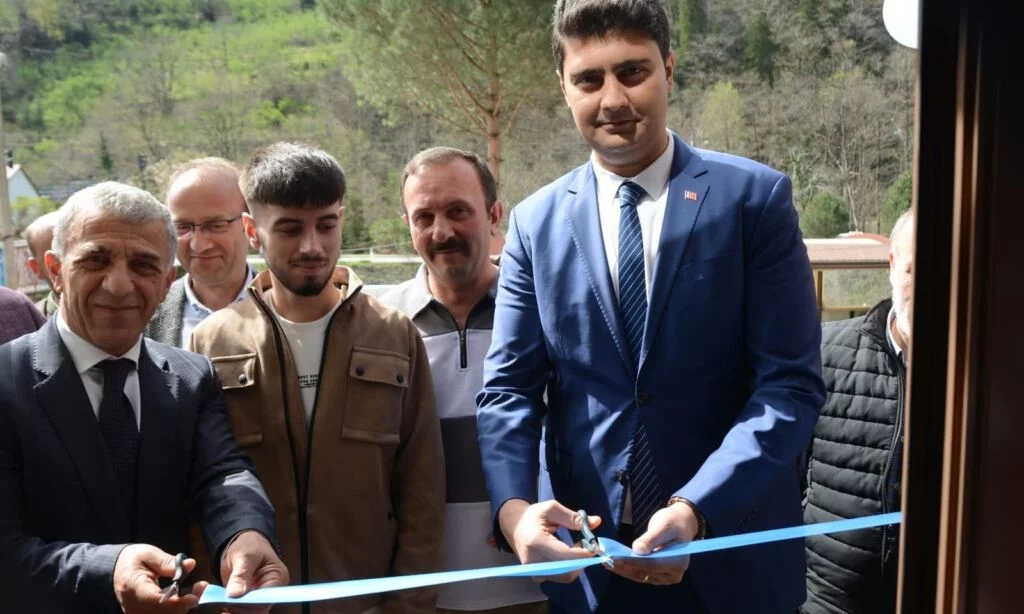 Caykarada Yeni Giyim Ve Ayakkabi Magazasi Acildi 7