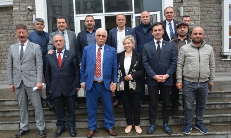 Çaykara’nın 32 Mahalle Muhtarı Mazbatalarını aldılar