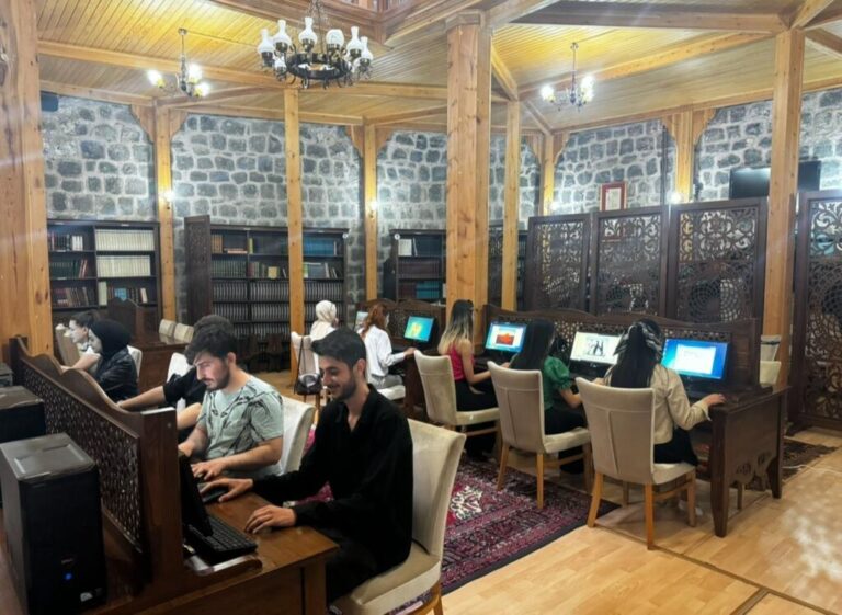 Çaykaralı Profesör ve Çaykaralı eğitmenlerden yapay zekâ eğitimi