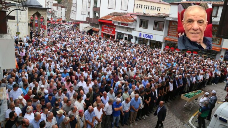 Ahmet Tok yoğun katılımla toprağa verildi