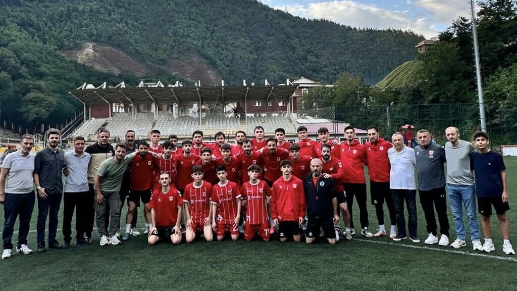 Çaykaraspor’da yönetim sezon öncesi takımla bir araya geldi