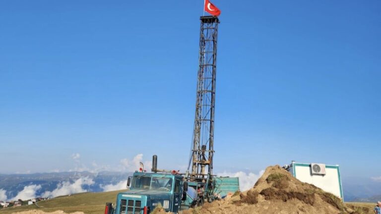 Yaylada su için sondaj vuruldu