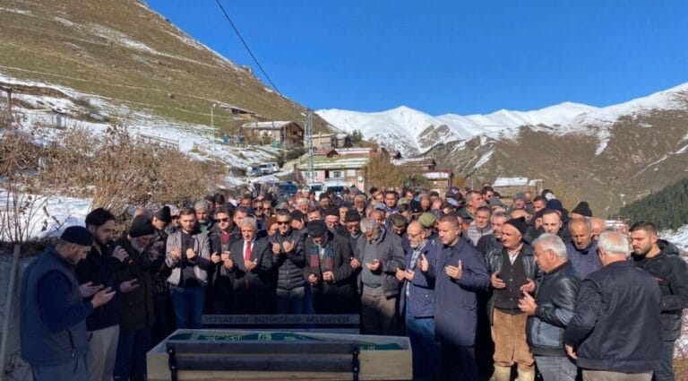 41 yaşındaki öğretmen toprağa verildi