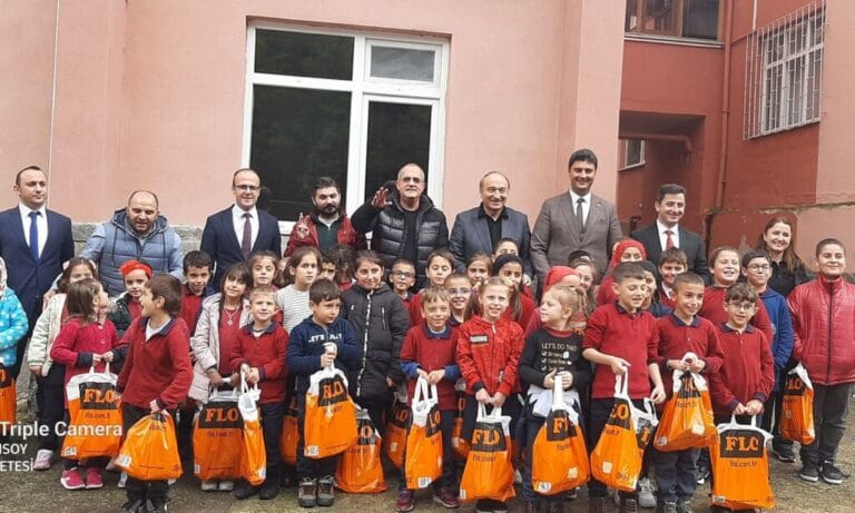 Çaykara İlköğretim öğrencilerine Ayakkabı Dağıtımı