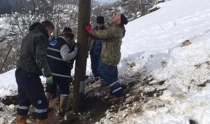 Vatandaş Aksa Çoruh iş birliği ile iki mahalleye kısa sürede elektrik verildi