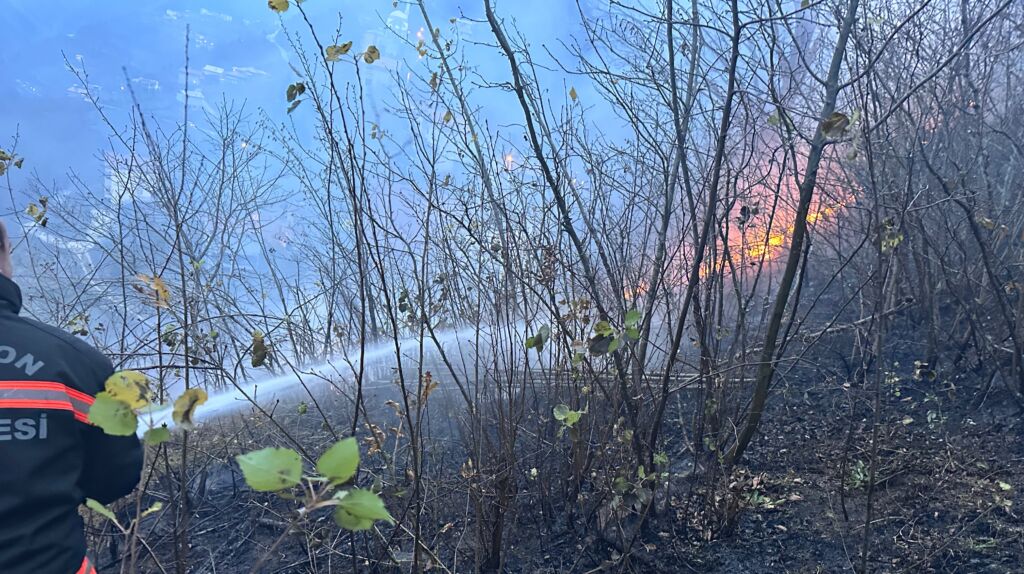 Örtü yangını korkuttu!