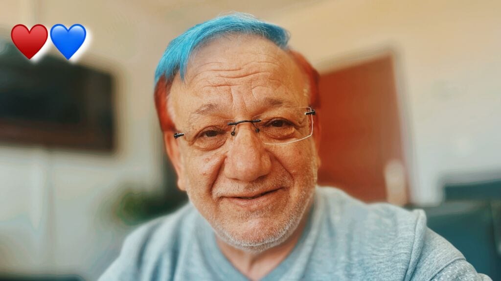 23 yıldır saçları bordo-mavi