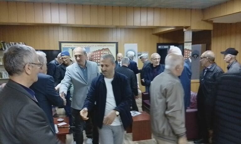 Çay Der de Geleneksel Bayramlaşma