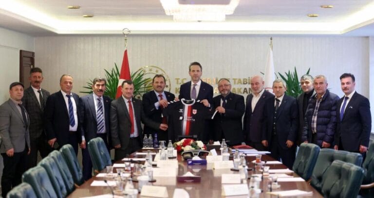 Çaykaralı muhtarlar Çaykaralı Bakan’a çıktı