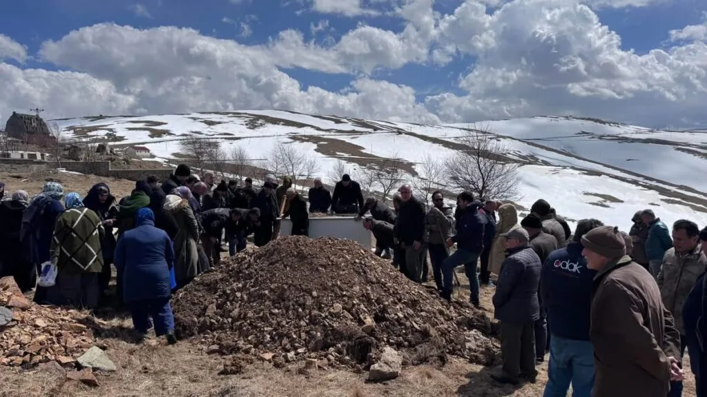 Cenazesi Sultanmurat’ta defnedildi 2
