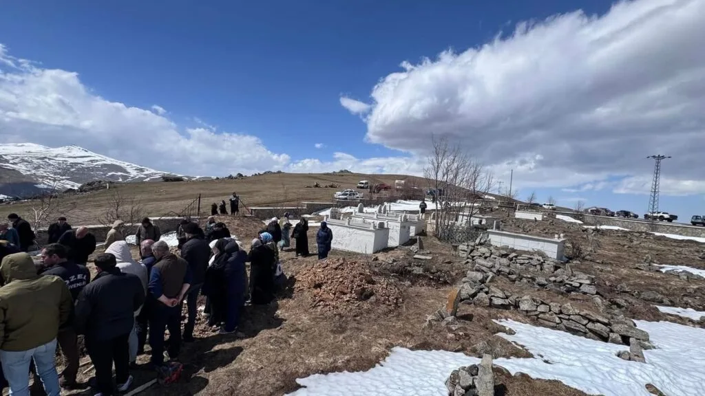 Cenazesi Sultanmurat’ta defnedildi 3