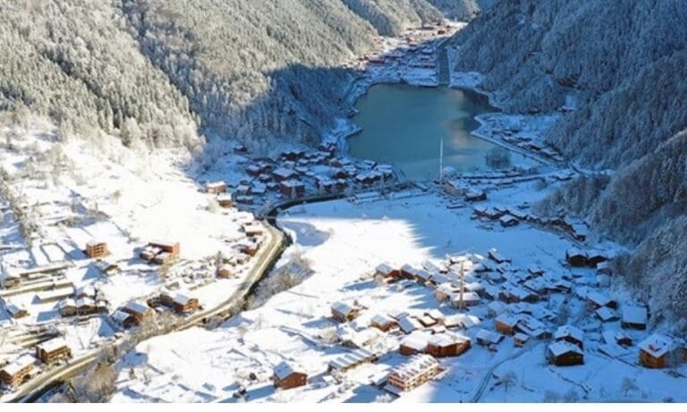 Uzungöl’de Nisan Kar Manzarası