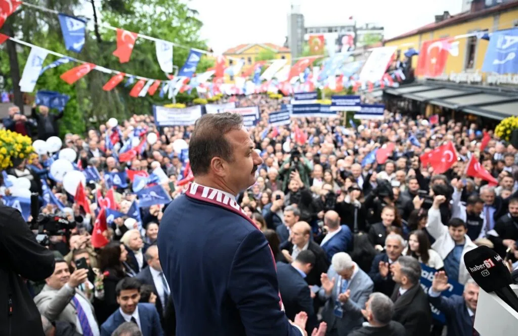 Ağıralioğlu Trabzon il başkanlığını coşkuyla açtı