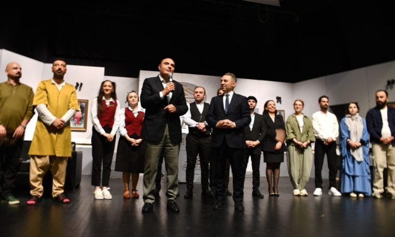 Şükran Trabzon Tiyatroda Çaykara Damgası