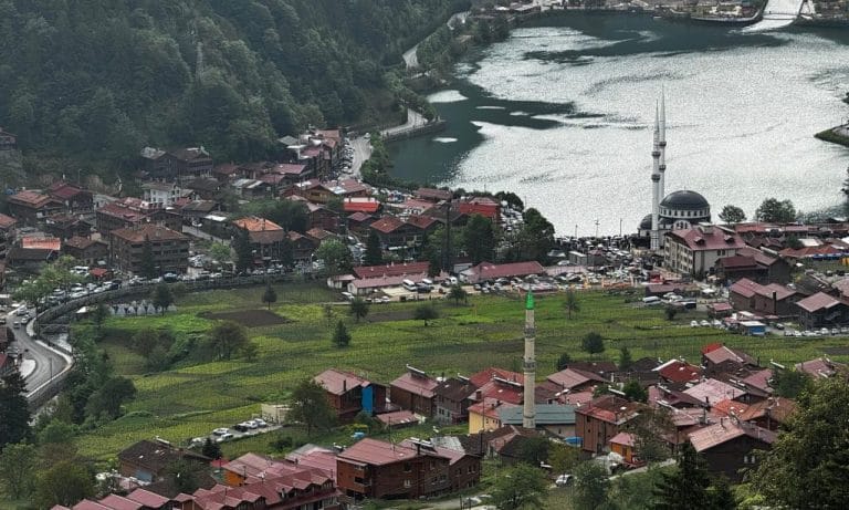Uzungöl’e Binlerce Turist Akın etti!