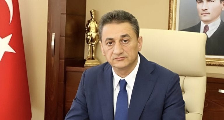 Eski Çaykara Kaymakamı kaza geçirdi