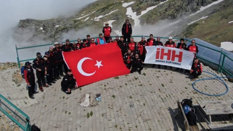 İHH’dan Kırklar Dağı’na 15 Temmuz Tırmanışı